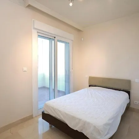 Immaculate 3-bed Penthouse- Stunning Views