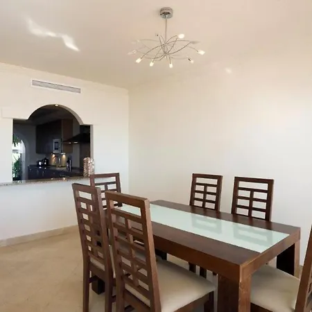 Immaculate 3-bed Penthouse- Stunning Views