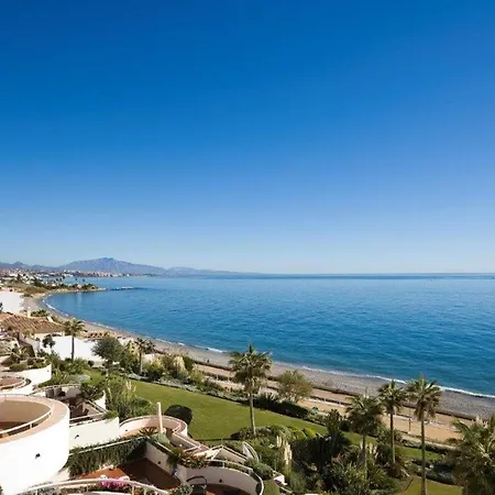Immaculate 3-bed Penthouse- Stunning Views Apartment