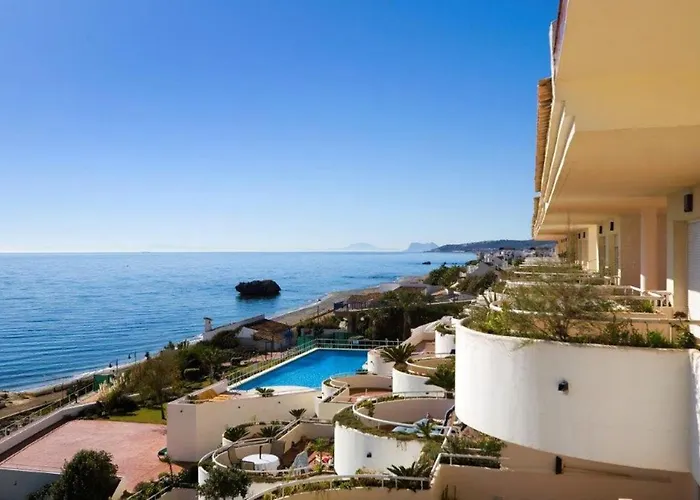 Апартаменти Immaculate 3-bed Penthouse- Stunning Views *