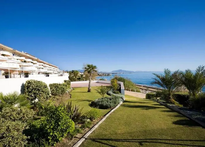 Immaculate 3-bed Penthouse- Stunning Views *