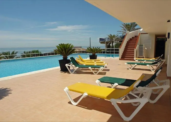 Immaculate 3-bed Penthouse- Stunning Views Apartment *