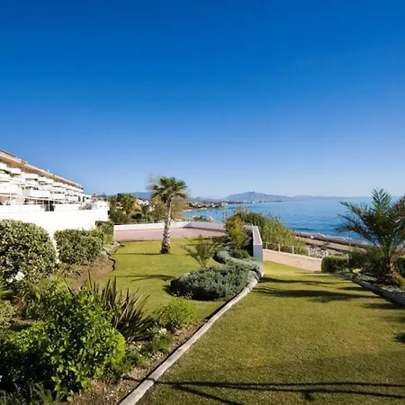 Immaculate 3-bed Penthouse- Stunning Views *