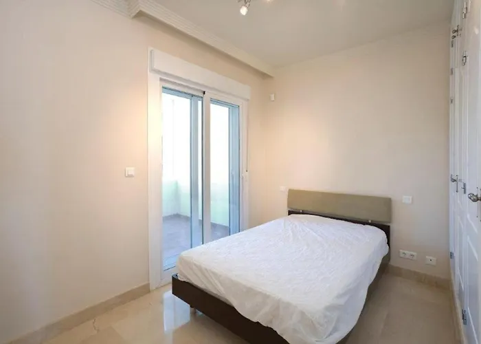 Immaculate 3-bed Penthouse- Stunning Views